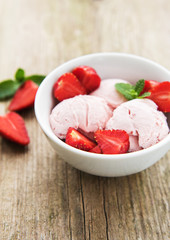 Strawberry ice cream