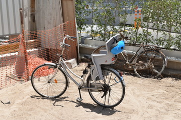 Fototapeta na wymiar Bicycle with child seat 
