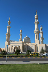 Fototapeta na wymiar Sheikh Zayed Al Nahyan mosque, Dibba, United Arab Emirates