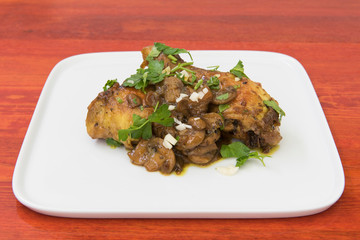 Pollo con champiñones