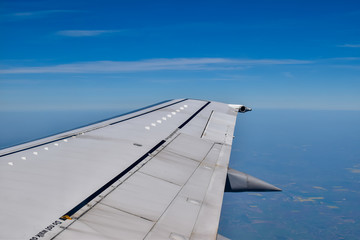 The right wing of a plane through the clear sky