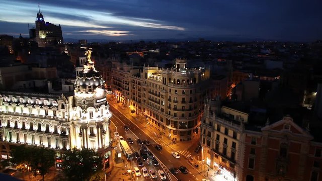 WS HA Cityscape at dusk with traffic on Gran Via and Metropolis Building / Madrid, Spain