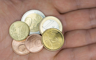 Kleingeld in der Hand