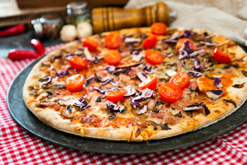 Pizza Mozzarella, Ham chiffonade and Sliced ​​Mushrooms