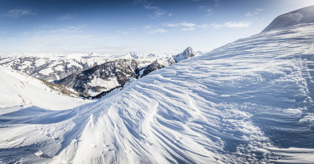 Panorama mit Blick auf die Alpen im Winter