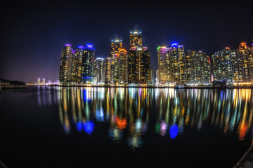 Fototapeta na wymiar busan cityscape at nighttime