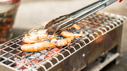 Shrimp that is grilled on the stove