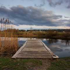 Naklejka premium Evening by the river