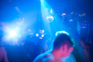 Fototapeta na wymiar Abendveranstaltung in einem Nachtclub 