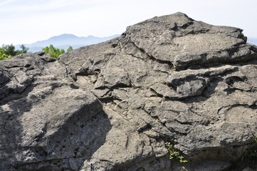 乾徳山の月見岩と大菩薩嶺