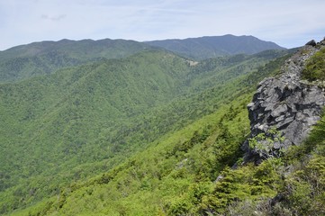 乾徳山より奥秩父の山々を望む