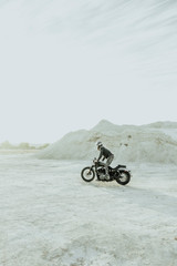 Obraz premium Man with motorcycles on the off road