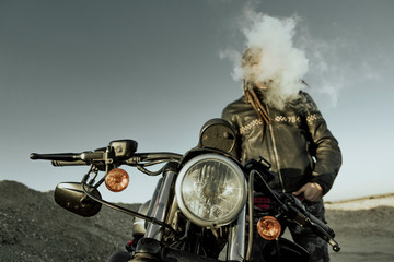 Naklejka premium Man smoking with motorcycles on the off road