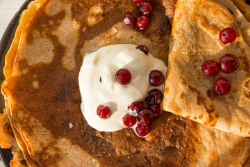 pancakes with sour cream and cranberries