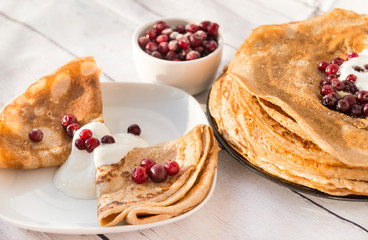 pancakes with sour cream and cranberries, pancakes with berries