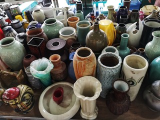 Many colors of vases
