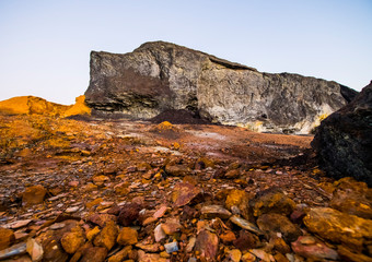 Obraz premium panorama of the rocks of the Rio Tinto in the early morning