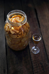 Domowa nalewka z pigwowca.