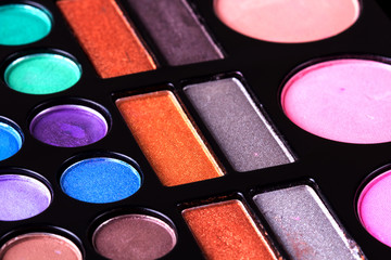 Eye shadow with a brush.