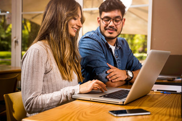 Obraz premium Working together to prepare for finals