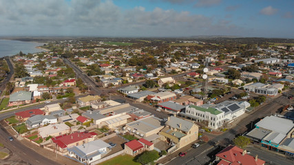 Naklejka premium Kingscote, Kangaroo Island. Aerial view of cityscape and coastline on a sunny day