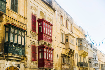 Obraz premium Old beautiful houses in Valetta, Malta