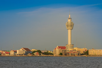 Obraz premium Riverfront view of Samut Prakan city hall with new observation tower and boat pier. Samut Prakan is at the mouth of the Chao Phraya River on Gulf of Thailand.