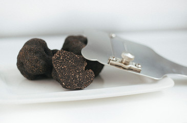 Trufa negra y rallador