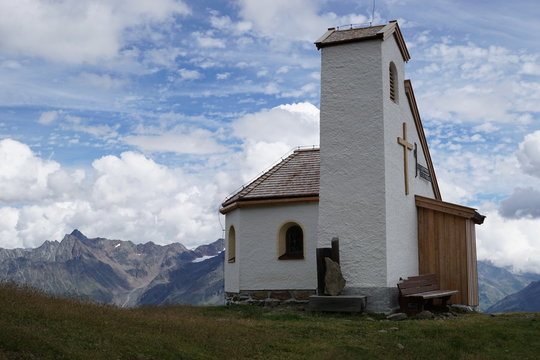 kleine Kapelle/ Kirche auf Berg 