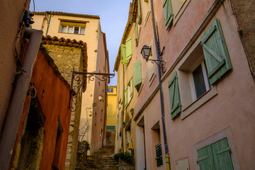 Fototapeta na wymiar Rue de village de Fayence, Provence, France. 