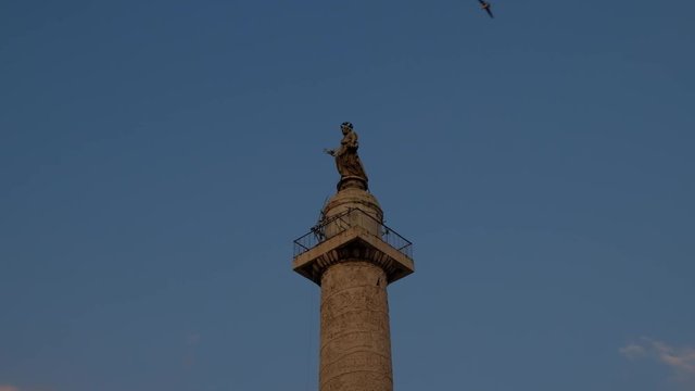 Roma (Patrimonio de la Humanidad). SPQR. Ciudad Eterna. Estatua de San Pedro, Columna de Trajano, Foro de Trajano. Lazio, Italia, Europa.