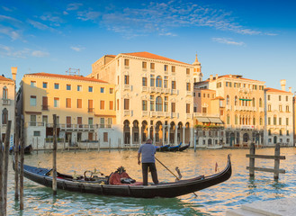 Fototapeta na wymiar Morning venetiian canal