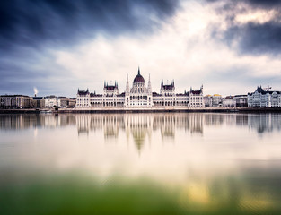 Obraz premium The Hungarian Parliament with river Danube in the morning
