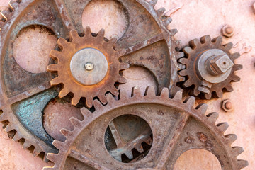 Set of gears, bearings, rusty iron screws forming part of a crane from the beginning of the last...