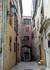 Fototapeta na wymiar narrow street in france 