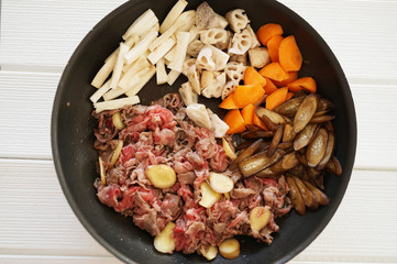 牛肉とれんこんのしぐれ煮調理中