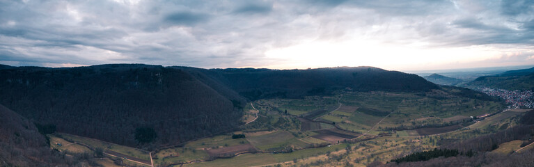 Obraz premium Panorama der Schwäbischen Alb am Albtrauf bei Neidlingen