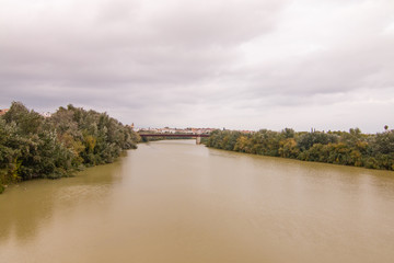 Fototapeta premium Río Guadalquivir en Còrdoba, Andalucía, España