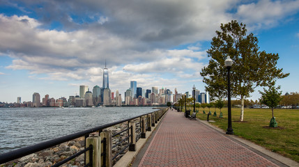 A view of Lower Manhattan from Liberty State Park - obrazy, fototapety, plakaty