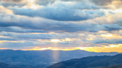 Fototapeta na wymiar Hiking Roys Peak for sunrise in New-Zealand