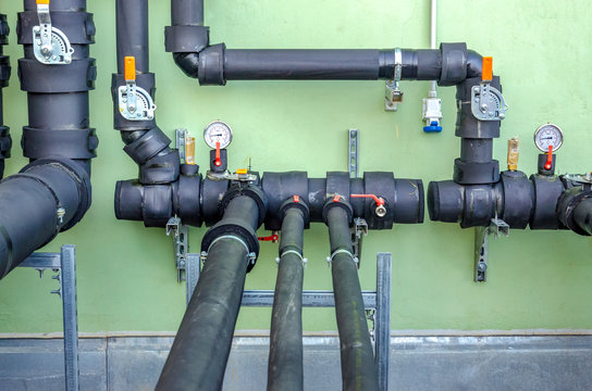 Manometers, valves and pipes with closed cell foam insulation