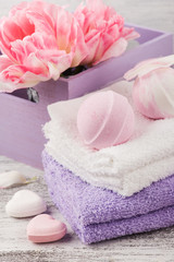 Obraz na płótnie Canvas Lavender foaming bath bombs and soaps