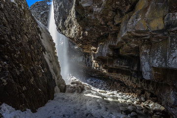 Un cascade en hiver