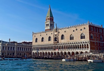 Fototapeta na wymiar Doge palace and Campanile in Venice