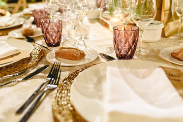 Elegant design centerpieces and wedding cutlery.