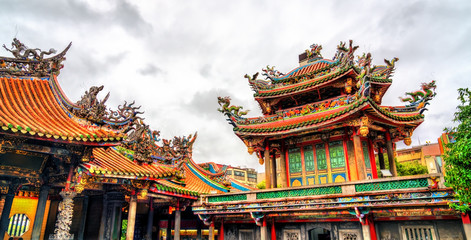 Fototapeta premium Longshan Temple in Taipei, Taiwan