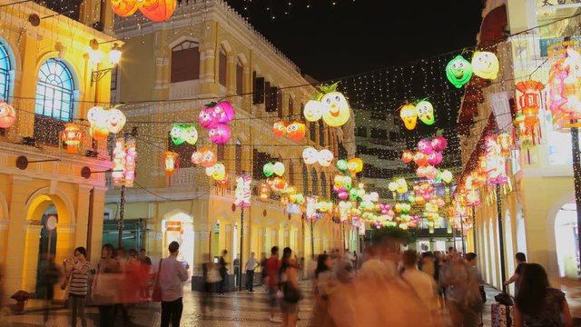 T/L WS ZO Night view of street with tourists / Macao, China