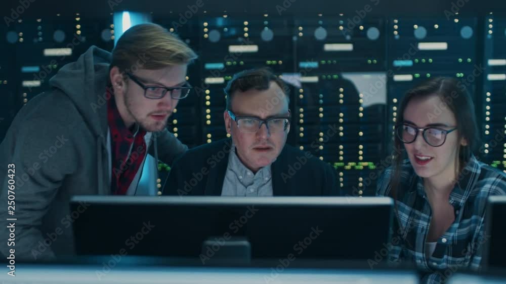 Fototapete Male and Female IT Engineers / Programmers Having Discussion about Coding on Desktop Computers. Technical Department with Data Server Racks. Software Development / Code Writing / Database Architecture