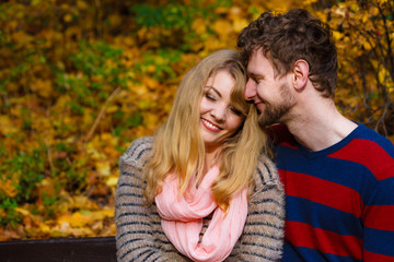 Fototapeta premium Lovers couple in autumn park on bench