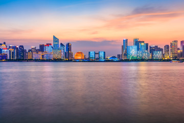 Obraz na płótnie Canvas Hangzhou city skyline and buildings at night
